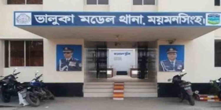 ভালুকায় ত্রিপল মার্ডার: ধারালো দা ও রক্তমাখা চাদর উদ্ধার