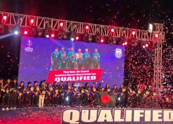 মধ্যরাতে আফঈদা-ঋতুপর্ণাদের সংবর্ধনা দিল বাফুফে