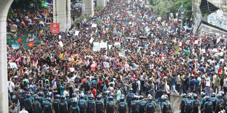 ৭ জুলাই: দেশজুড়ে শিক্ষার্থীদের আন্দোলন বেগবান করে ‘বাংলা ব্লকেড’