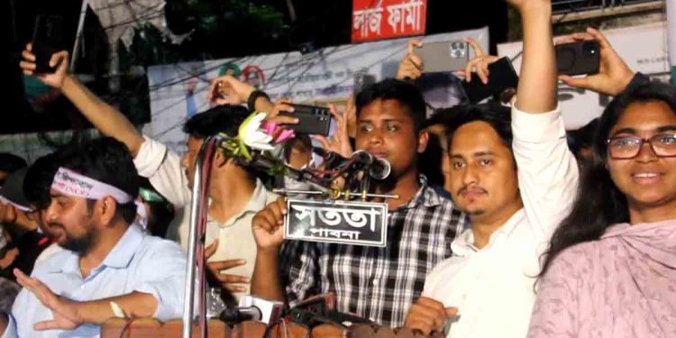 যারা সংস্কার পিছিয়ে দিচ্ছে, তারাই নির্বাচন পেছাতে চায়: হাসনাত আব্দুল্লাহ