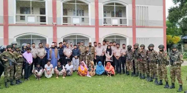 চাঁপাইনবাবগঞ্জে যৌথ অভিযানে মাদকসহ ৮ জন আটক