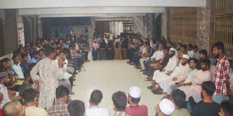 ইকসুর দাবিতে ঐক্যবদ্ধ শিক্ষার্থীরা