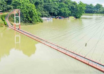 রাঙামাটি ঝুলন্ত সেতু ২৭ দিন ধরে ডুবন্ত, দৈনিক রাজস্ব হারাচ্ছে ৩০-৪০ হাজার টাকা