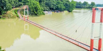 রাঙামাটি ঝুলন্ত সেতু ২৭ দিন ধরে ডুবন্ত, দৈনিক রাজস্ব হারাচ্ছে ৩০-৪০ হাজার টাকা