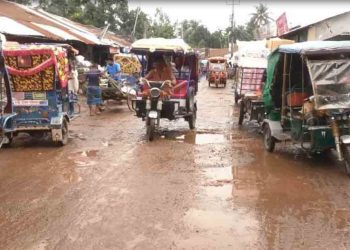 কুড়িগ্রাম শহরের গুরুত্বপূর্ণ সড়কের বেহাল দশা, ভোগান্তিতে চলাচলকারী