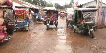 কুড়িগ্রাম শহরের গুরুত্বপূর্ণ সড়কের বেহাল দশা, ভোগান্তিতে চলাচলকারী