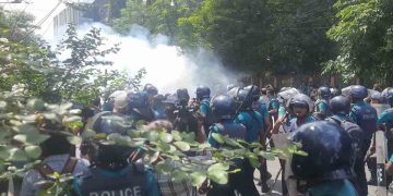 যমুনা অভিমুখে প্রকৌশল শিক্ষার্থীরা, পুলিশের বাধা