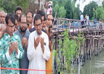 অবশেষে খুলল উজিরপুর কাঠের ব্রিজ, স্বস্তির নিঃশ্বাস এলাকাবাসীর