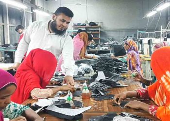 কুড়িগ্রামের প্রত্যন্ত গ্রামে সাহসী দম্পতির জুতার কারখানা; হয়েছে কর্মসংস্থানের সুযোগ 