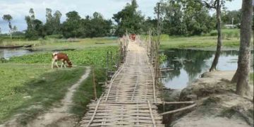 সেতু না থাকায় অর্ধলক্ষাধিক মানুষ সীমাহীন দুর্ভোগ