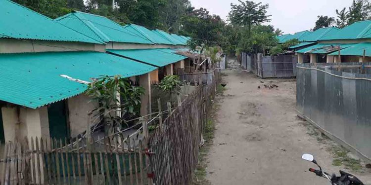 কুড়িগ্রামে আশ্রয়ণ প্রকল্পের ঘরে থাকেন না আশ্রয়িতারা, চলছে বিক্রির হিড়িক