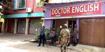 রাজশাহীতে কোচিং সেন্টারে অস্ত্র ও বিস্ফোরক তৈরির সরঞ্জাম উদ্ধার, সেনাবাহিনীর অভিযান