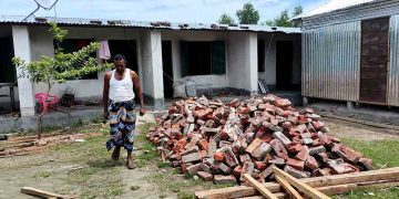 কুড়িগ্রামে সাবেক বিএনপি নেতার বিরুদ্ধে গৃহহীনদের ঘর দখলের অভিযোগ