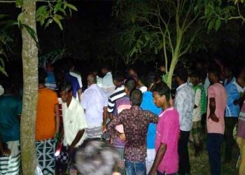 গোমস্তাপুরে অজ্ঞাতনামা মহিলার গলাকাটা লাশ উদ্ধার 