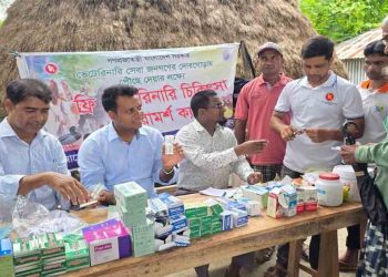 চাঁপাইনবাবগঞ্জে স্বাস্থ্যসেবা, ভেটেরিনারি ক্যাম্প ও ত্রাণ বিতরণ 