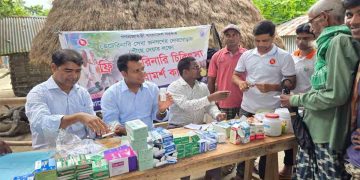 চাঁপাইনবাবগঞ্জে স্বাস্থ্যসেবা, ভেটেরিনারি ক্যাম্প ও ত্রাণ বিতরণ 