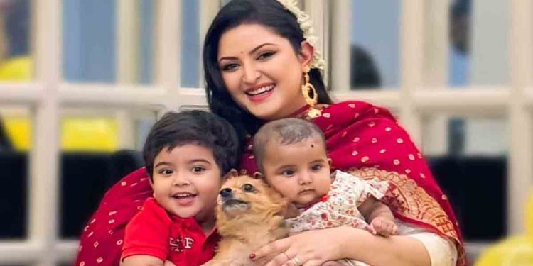 দুই সন্তানসহ হাসপাতালে পরীমণি, মেয়ে আইসিইউতে!