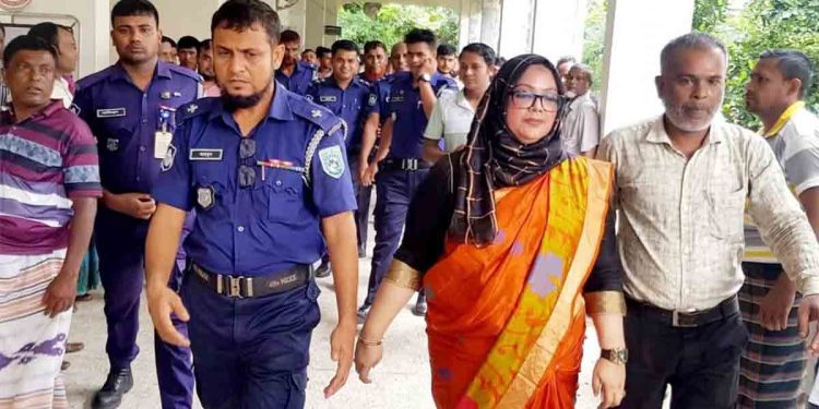 সাংবাদিক নির্যাতন মামলায় কুড়িগ্রামের সাবেক ডিসি’র আদালতে হাজিরা