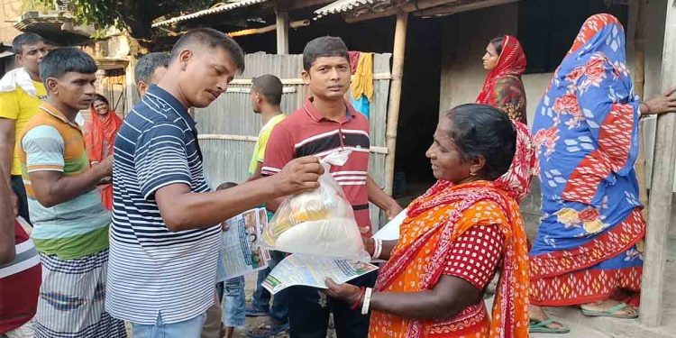 দুর্গাপূজা উপলক্ষে তারেক রহমানের পক্ষ থেকে ১০০ হিন্দু পরিবারে উপহার বিতরণ