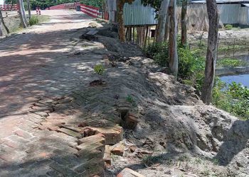 কুড়িগ্রামের চিলমারীতে ব্রিজ চালুর ১০ মাসেই সংযোগ রাস্তায় ধস