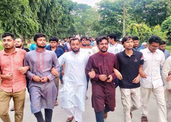 চবি শিক্ষার্থীদের উপর হামলার প্রতিবাদে ইবিতে বিক্ষোভ