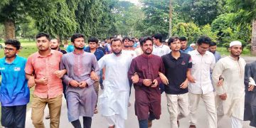চবি শিক্ষার্থীদের উপর হামলার প্রতিবাদে ইবিতে বিক্ষোভ