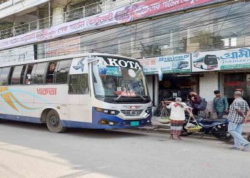 শ্রমিকদের কর্মবিরতিতে রাজশাহী-ঢাকাগামী বাস চলাচল বন্ধ
