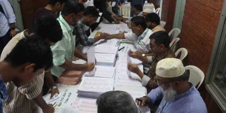 ডাকসু নির্বাচনে ভোটগ্রহণ শেষ, চলছে গণনা