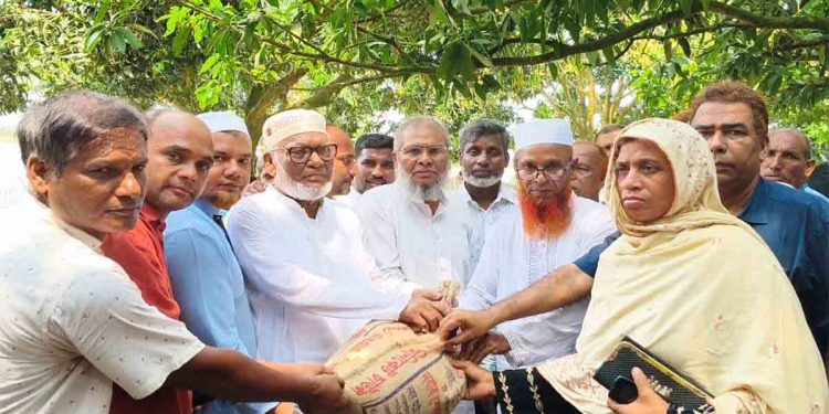 শিবগঞ্জে পদ্মাতীরে বন্যার্তদের আর্তনাদে সাড়া বিএনপির, ত্রাণ পেল শত শত পরিবার