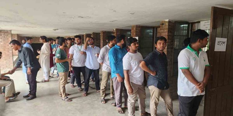 জাকসু নির্বাচনের ভোটগ্রহণ শুরু, চলবে বিকেল ৫টা পর্যন্ত