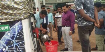 গোদাগাড়ীতে তিন ফিলিং স্টেশনকে জরিমানা