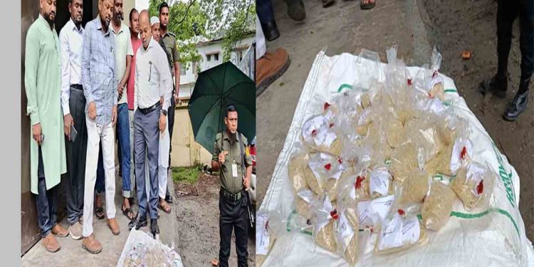 অভাবীদের চাল নিয়ে চালিয়াতি; ডিলার ও ব্যবসায়ীর চালের গোডাউন সিলগালা