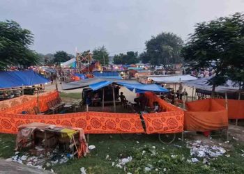 চাঁপাইনবাবগঞ্জে খেলার মাঠ দখল করে হোটেল-রেস্তোরা, বাজার বসিয়ে চাঁদাবাজি