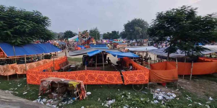 চাঁপাইনবাবগঞ্জে খেলার মাঠ দখল করে হোটেল-রেস্তোরা, বাজার বসিয়ে চাঁদাবাজি