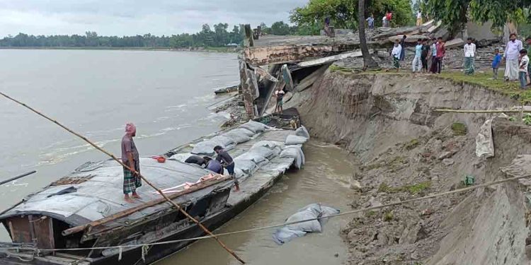 কুড়িগ্রামে ভাঙন রোধে জিওব্যাগ ফেলতে পাউবো’র অনিয়ম
