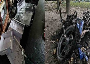 চাঁপাইনবাবগঞ্জে বোমা বিস্ফোরণ ঘটিয়ে বাড়িতে ভাংচুর-অগ্নিসংযোগ, হামলায় আহত ২
