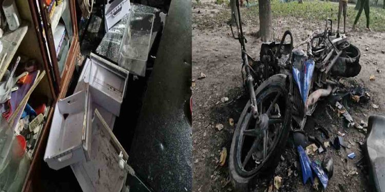 চাঁপাইনবাবগঞ্জে বোমা বিস্ফোরণ ঘটিয়ে বাড়িতে ভাংচুর-অগ্নিসংযোগ, হামলায় আহত ২