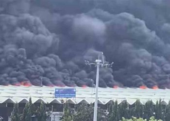 শাহজালালের কার্গো ভিলেজে আগুন, নিয়ন্ত্রণে কাজ করছে ২৮ ইউনিট