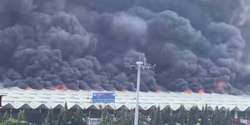 শাহজালালের কার্গো ভিলেজে আগুন, নিয়ন্ত্রণে কাজ করছে ২৮ ইউনিট