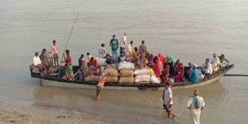 মাসে মাসে খেয়াঘাট ইজারা দিচ্ছে ইজারাদার, অতিরিক্ত ভাড়া গুনতে গিয়ে জিম্মি চরের বাসিন্দারা