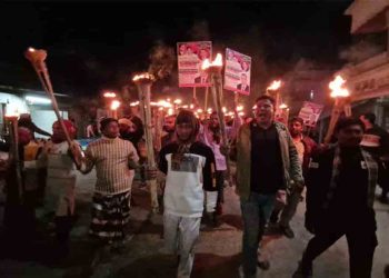 চাঁপাইনবাবগঞ্জ-০২ আসনে ২০১৮ সালে সংসদে যাওয়া বিএনপি প্রার্থীর মনোনয়ন বাতিলের দাবিতে মশাল মিছিল