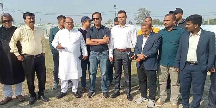 গাইবান্ধা জেলা স্টেডিয়াম মাঠ পরিদর্শনে করেন বিসিবি পরিচালক আসিফ আকবার