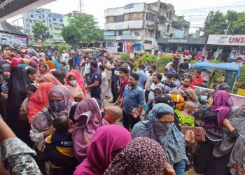 চাঁপাইনবাবগঞ্জে এক হাজার টাকায় ৪টি থ্রিপিস দেয়ার নামে হাজারো নারীর সাথে প্রতারণা