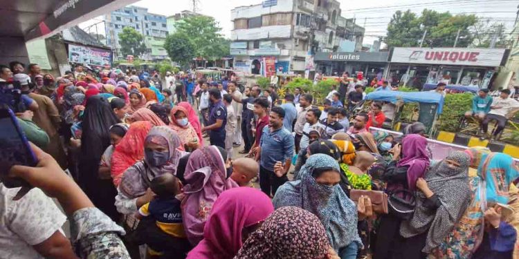 চাঁপাইনবাবগঞ্জে এক হাজার টাকায় ৪টি থ্রিপিস দেয়ার নামে হাজারো নারীর সাথে প্রতারণা