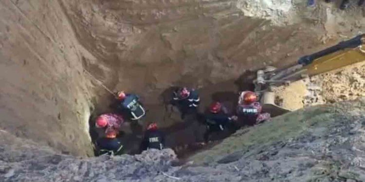 তানোরে কূপে পড়ে দুই বছরের সাজিদ; ২২ ঘণ্টা পরও উদ্ধার সম্ভব হয়নি