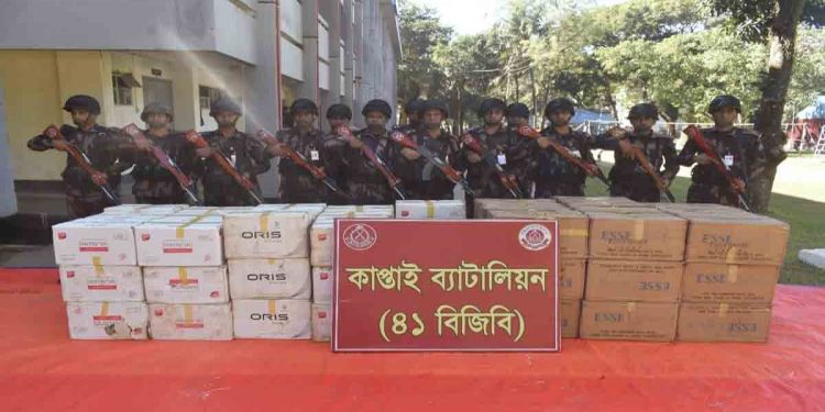 রাঙামাটিতে বিপুল পরিমাণ ভারতীয় সিগারেট জব্দ