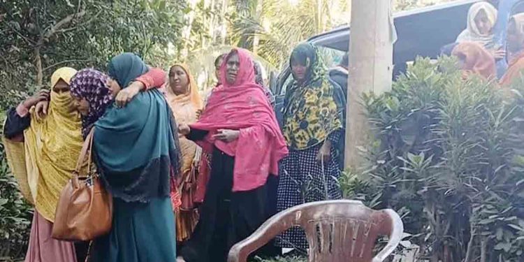 সন্তান হারিয়ে পাগল প্রায় মমিনুলের মা, অনাগত সন্তানকে দেখতে পেলো না শান্ত