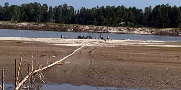 কুড়িগ্রামে সংবাদ প্রকাশের পরও থামেনি চরাঞ্চল উন্নয়ন প্রকল্পের নামে নদীতে বালু ডাকাতি