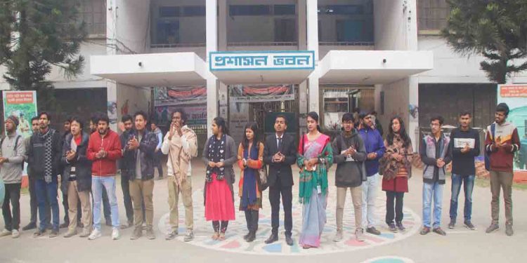 ওসমান হাদী ও দীপু চন্দ্র হত্যার প্রতিবাদ ইবি পূজা উদযাপন পরিষদের 