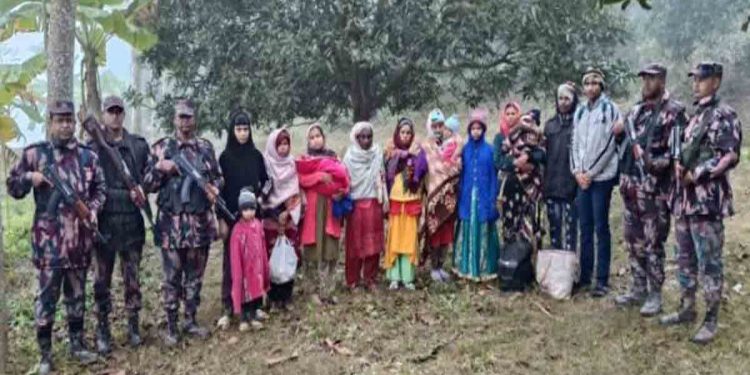 ভারত থেকে সীমান্ত দিয়ে অবৈধ অনুপ্রবেশের সময় ২৭ জন আটক